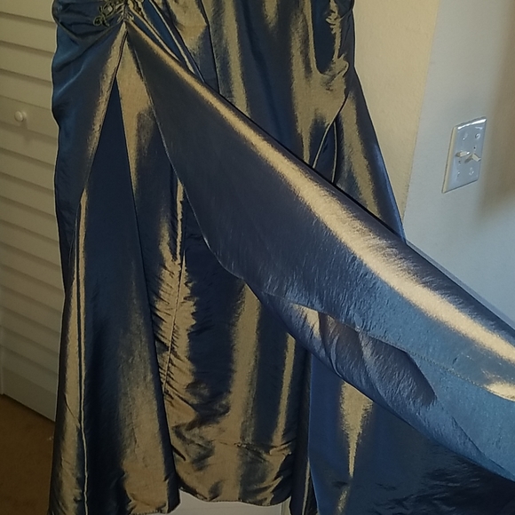 Dress - Picture 3 of 8